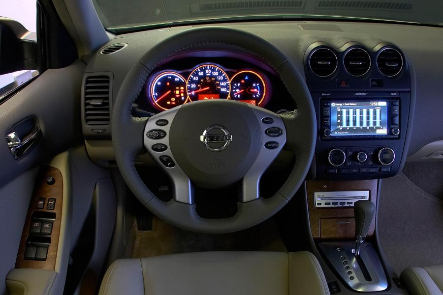 Торпедо Nissan Altima Hybrid (L32) 2007 года  (фото 13 из 13)